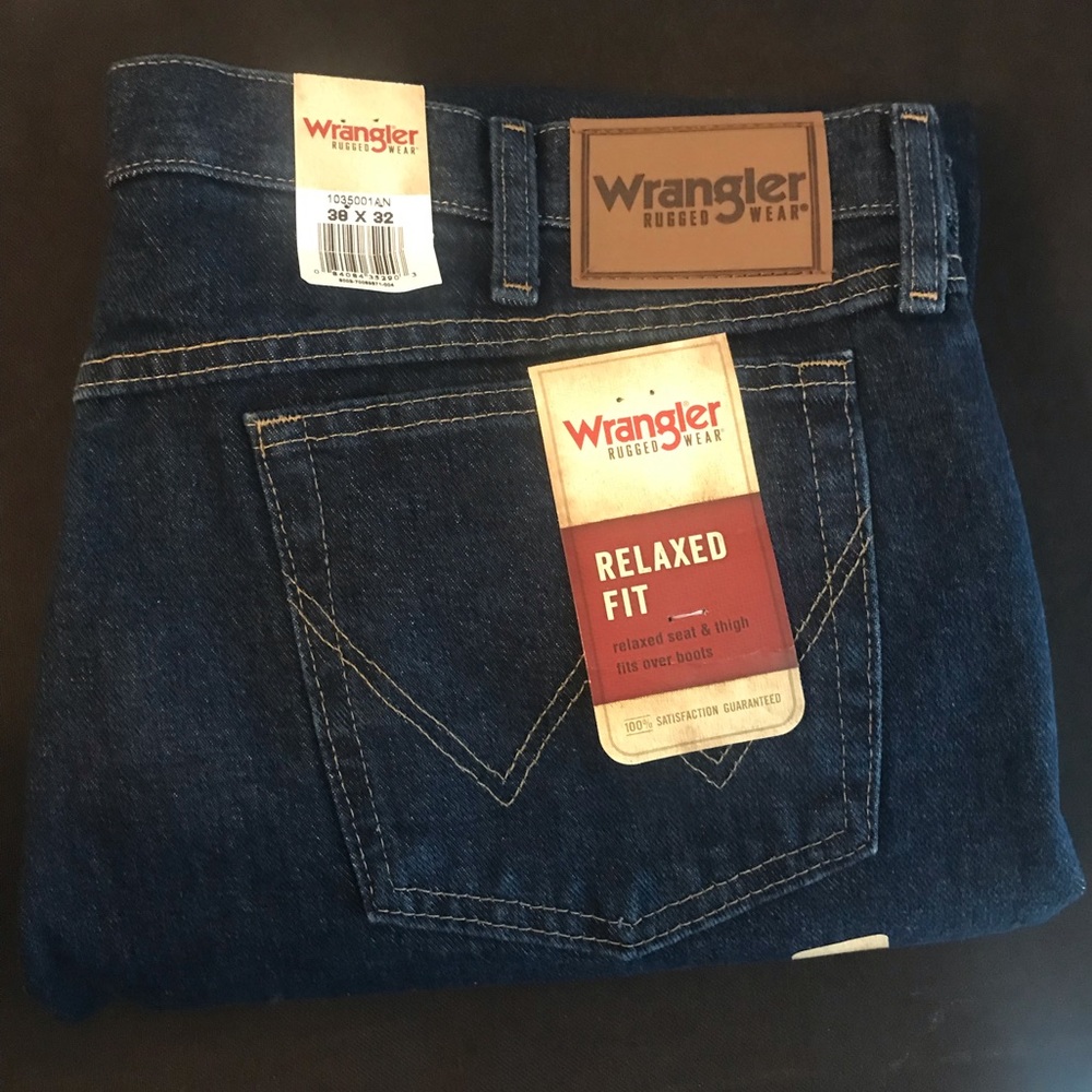 Wrangler rugged wear relaxed fit denim jeans 38x32